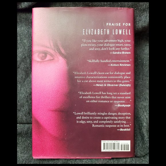 Romantic Suspense Novel - "Beautiful Sacrifice" By Elizabeth Lowell - Picture 2 of 6